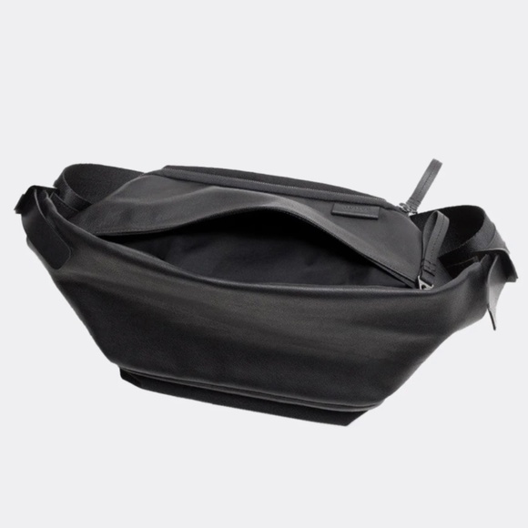 Cote & Ciel Isarau S Alias Leather Black-NWT, & storage bag, never used - Picture 8 of 15